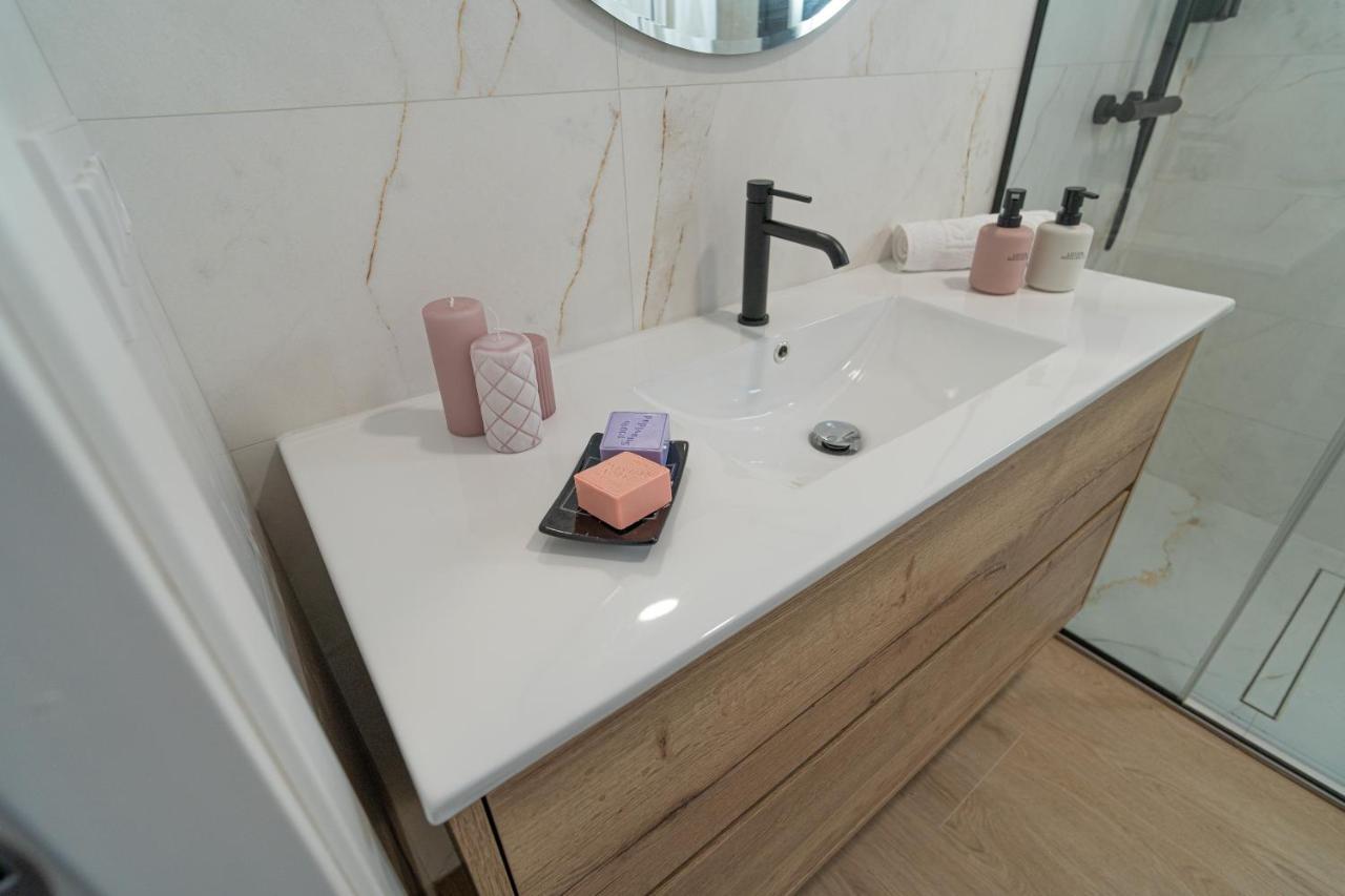 Riam Suites Apartamentos ロス・パラシオス・イ・ビジャフランカ エクステリア 写真