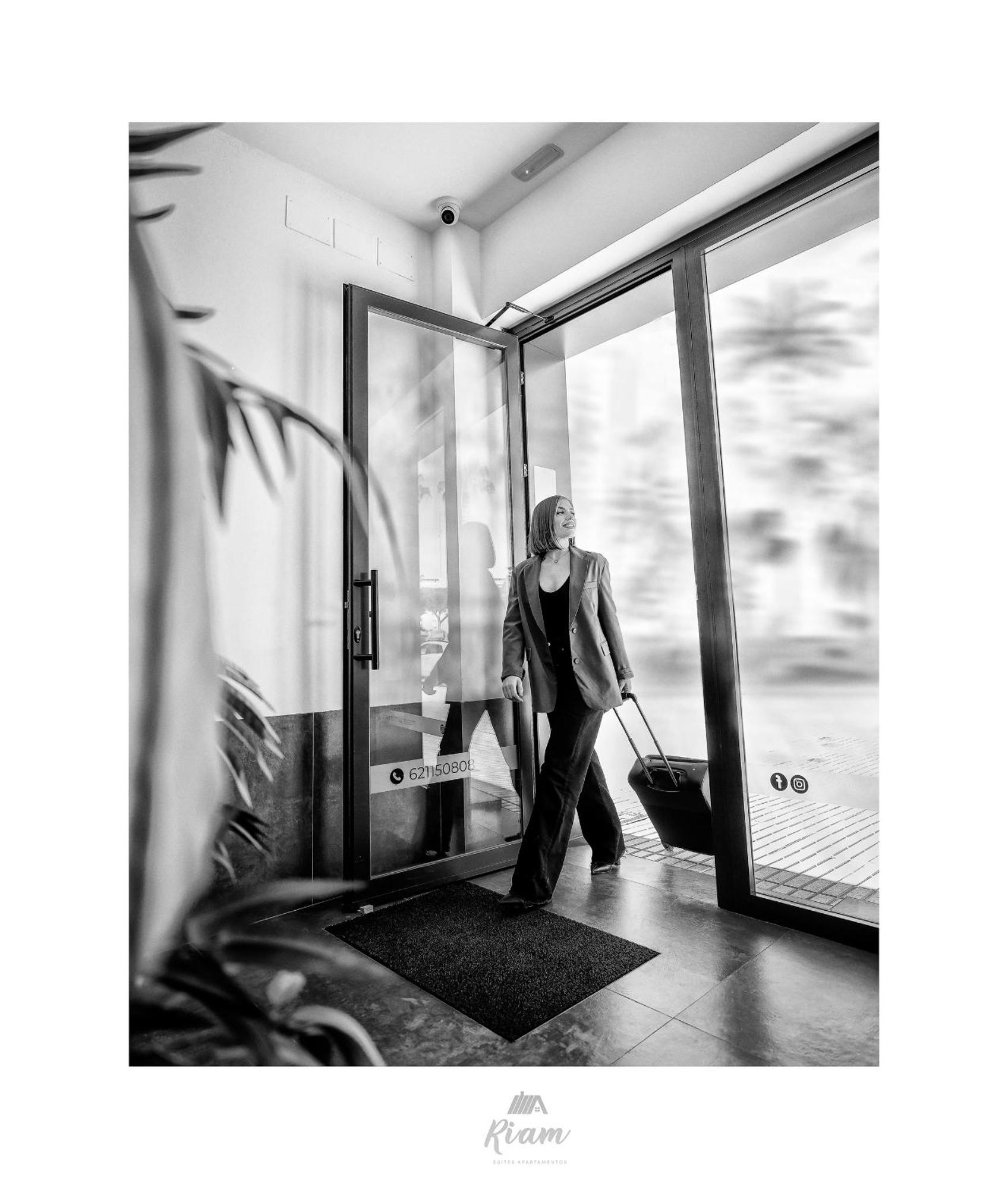 Riam Suites Apartamentos ロス・パラシオス・イ・ビジャフランカ エクステリア 写真